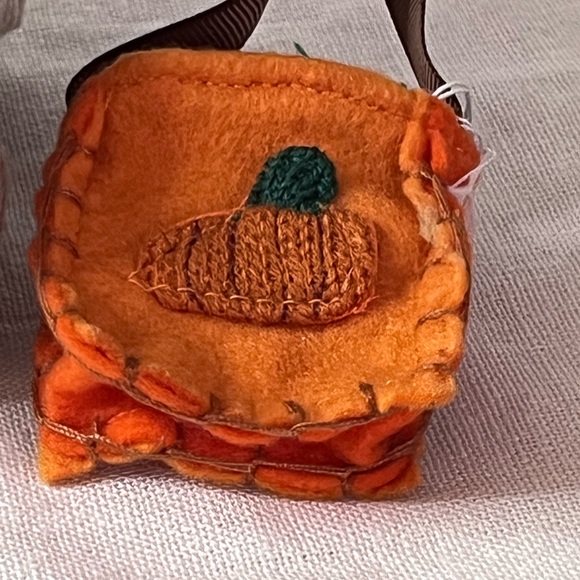 It’s Pumpkin Time. Bath and Body Works Candle and Starbucks Bear. - Picture 4 of 7